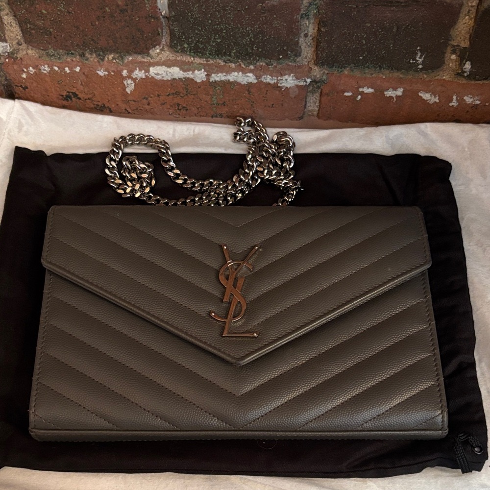 Saint Laurent Chevron Quilted Envelope Shoulder Bag in Gray